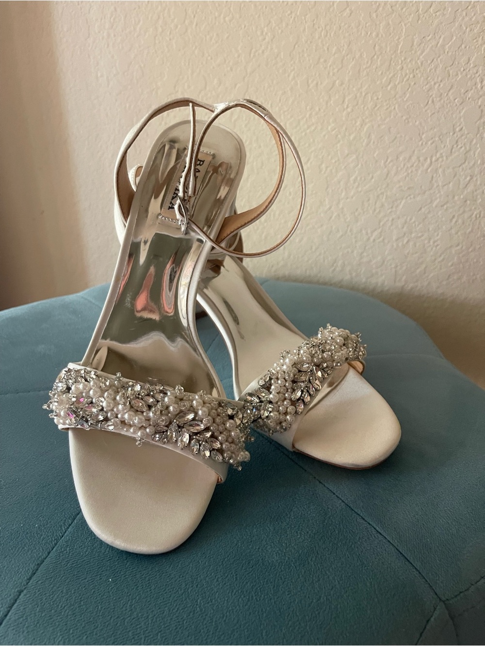 Badgley Mischka Ivory Crystal & Pearl Embellished Heeled Sandals 8.5